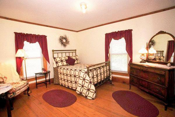 The Jefferson Inn Room photo