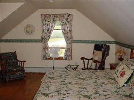 The Jefferson Inn Room photo
