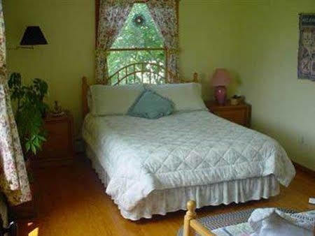 The Jefferson Inn Room photo