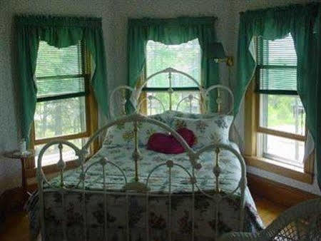 The Jefferson Inn Room photo